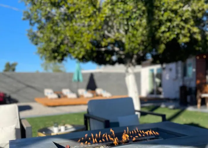 Family-friendly Mid-century Gem, 5 Min To Old Town Holiday home