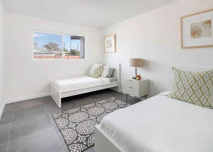 Family-friendly Mid-century Gem, 5 Min To Old Town
