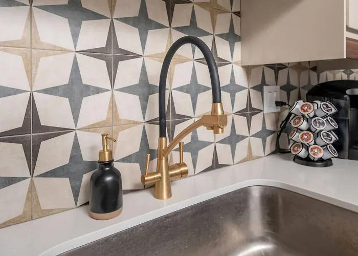 Family-friendly Mid-century Gem, 5 Min To Old Town Holiday home