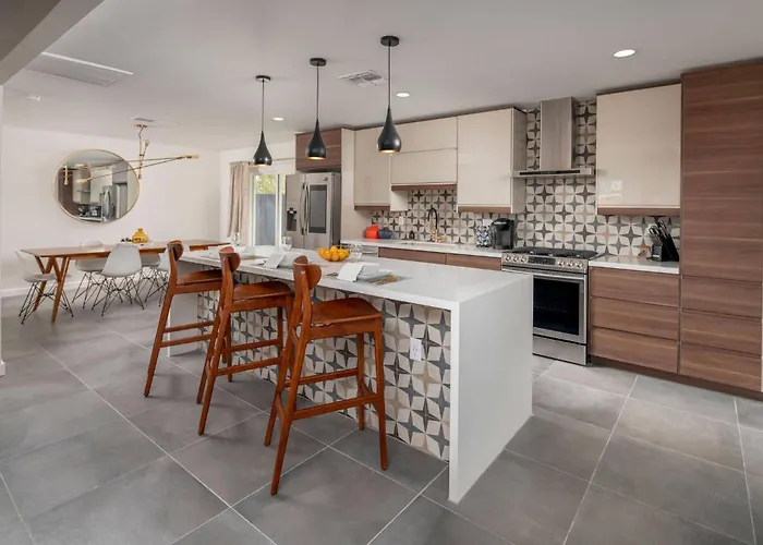 Holiday home Family-friendly Mid-century Gem, 5 Min To Old Town *