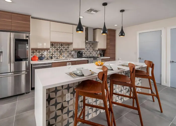 Family-friendly Mid-century Gem, 5 Min To Old Town Holiday home