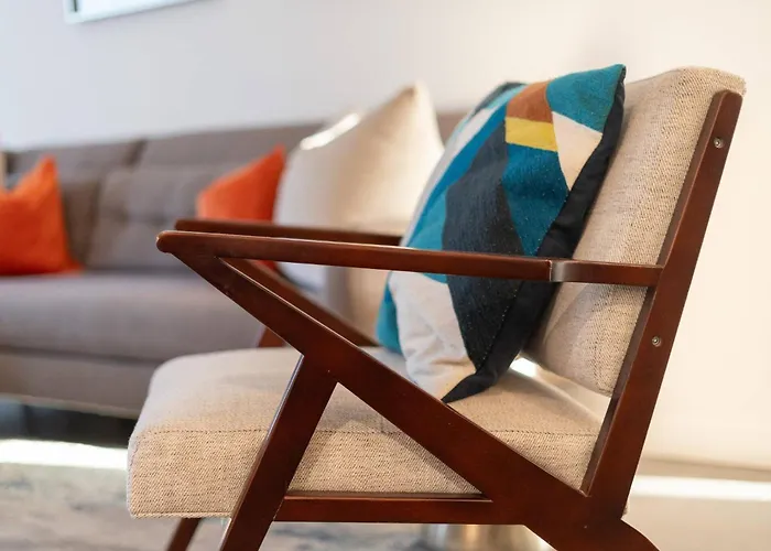Family-friendly Mid-century Gem, 5 Min To Old Town