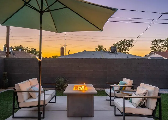 Family-friendly Mid-century Gem, 5 Min To Old Town Holiday home